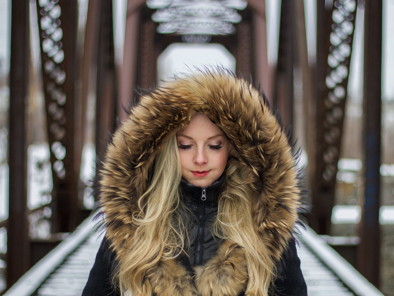 10 пухени якета за зимата, които ще ви стоплят и ще ви държат красиво
